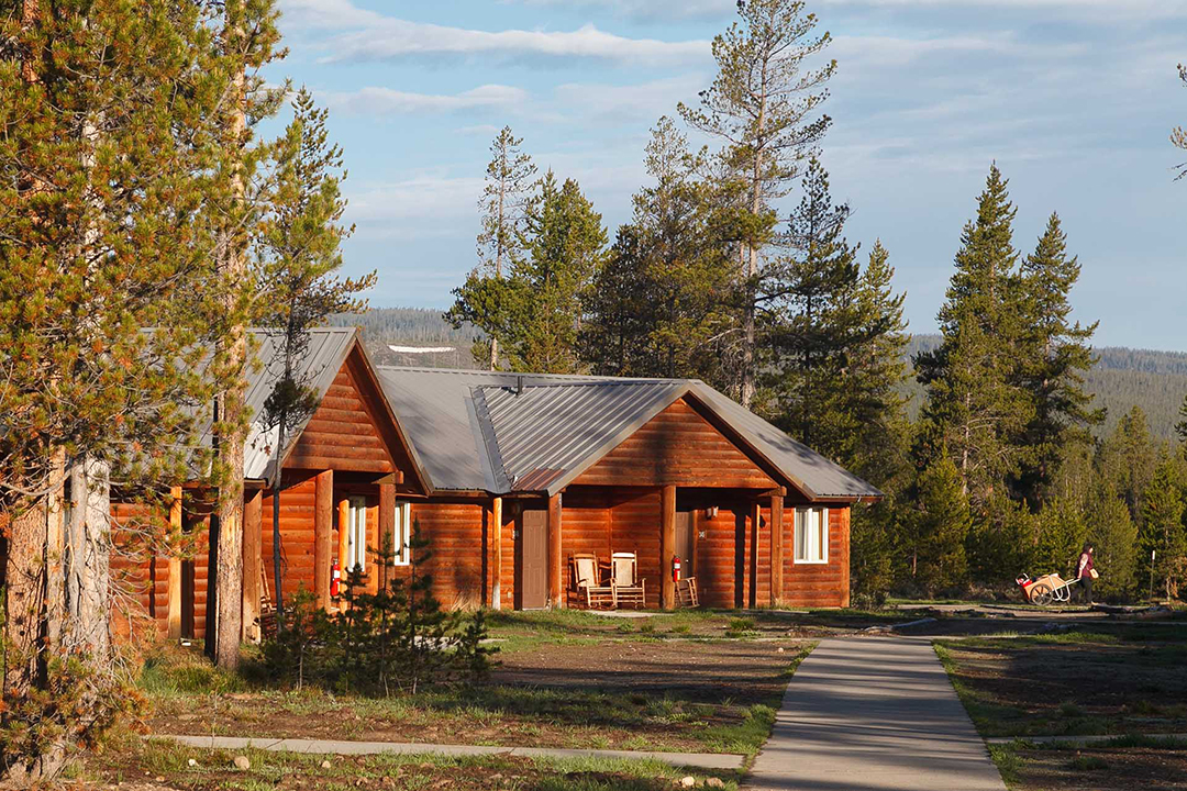 Headwaters-Lodge-Flagg-Ranch-Jackson-Hole-cabin-05